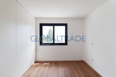 Andar de Moradia T2 Renovado & Equipado em Valbom
