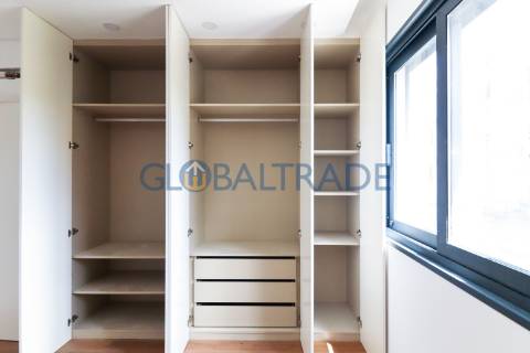 Andar de Moradia T2 Renovado & Equipado em Valbom
