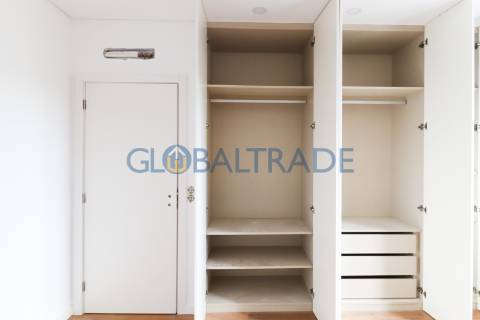 Andar de Moradia T2 Renovado & Equipado em Valbom