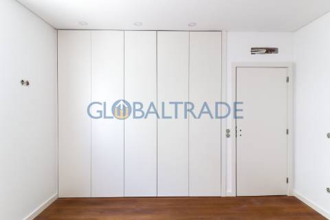 Andar de Moradia T2 Renovado & Equipado em Valbom