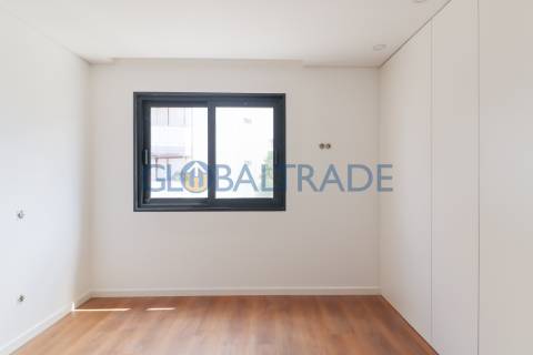 Andar de Moradia T2 Renovado & Equipado em Valbom