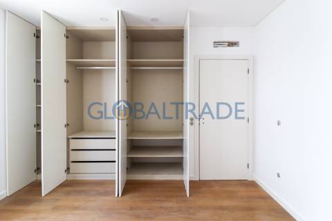 Andar de Moradia T2 Renovado & Equipado em Valbom