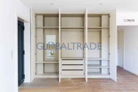 Andar de Moradia T2 Renovado & Equipado em Valbom