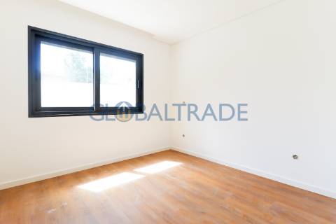 Andar de Moradia T2 Renovado & Equipado em Valbom