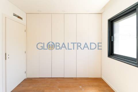 Andar de Moradia T2 Renovado & Equipado em Valbom
