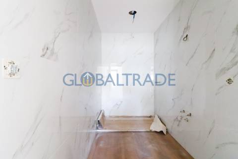 Andar de Moradia T2 Renovado & Equipado em Valbom