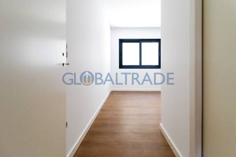 Andar de Moradia T2 Renovado & Equipado em Valbom