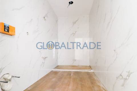 Andar de Moradia T2 Renovado & Equipado em Valbom