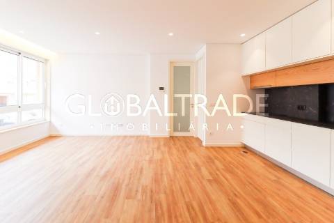 Apartamento T2 Renovado & Equipado em Alfena
