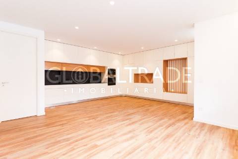 Apartamento T2 Renovado & Equipado em Alfena