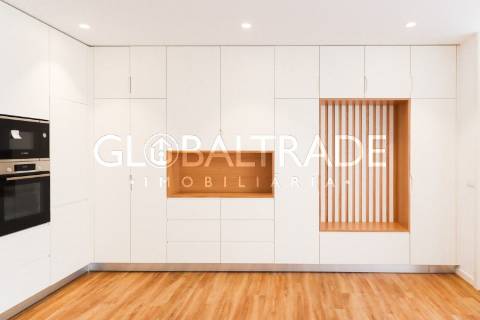 Apartamento T2 Renovado & Equipado em Alfena