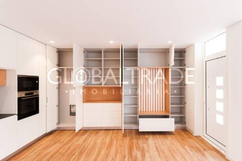 Apartamento T2 Renovado & Equipado em Alfena