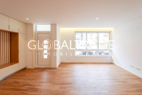 Apartamento T2 Renovado & Equipado em Alfena