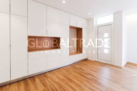 Apartamento T2 Renovado & Equipado em Alfena