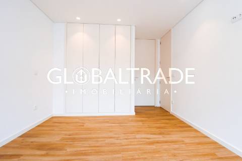Apartamento T2 Renovado & Equipado em Alfena