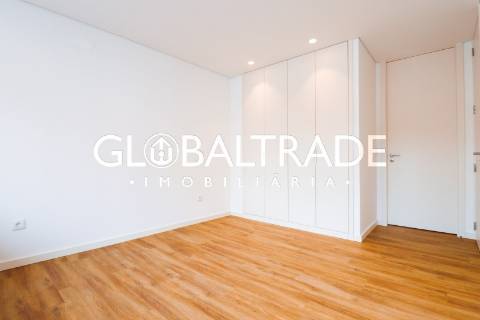 Apartamento T2 Renovado & Equipado em Alfena