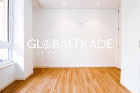 Apartamento T2 Renovado & Equipado em Alfena