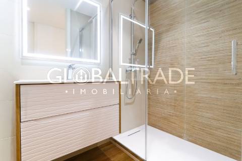 Apartamento T2 Renovado & Equipado em Alfena