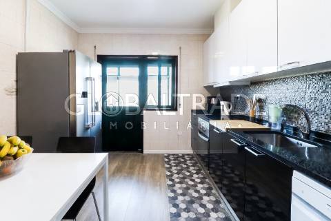 Apartamento T3+1 Renovado & Equipado em Águas Santas