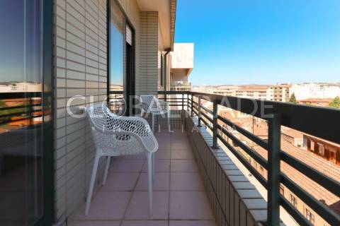 Apartamento T3+1 Renovado & Equipado em Águas Santas