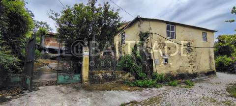 Moradia em pedra com 778 m² de terreno – Viariz