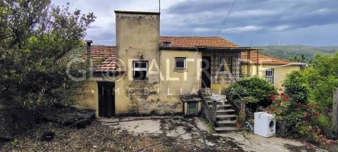 Moradia em pedra com 778 m² de terreno – Viariz