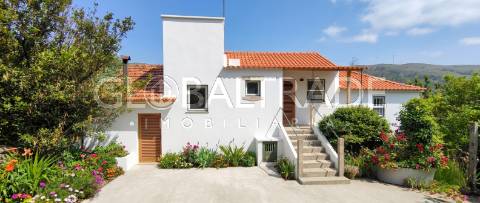 Moradia em pedra com 778 m² de terreno – Viariz