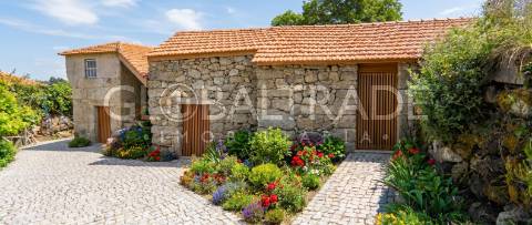 Moradia em pedra com 778 m² de terreno – Viariz