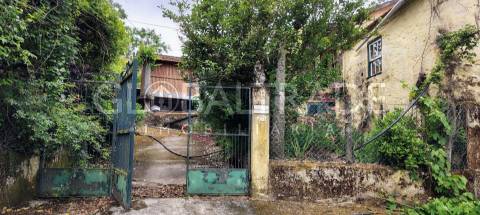 Moradia em pedra com 778 m² de terreno – Viariz