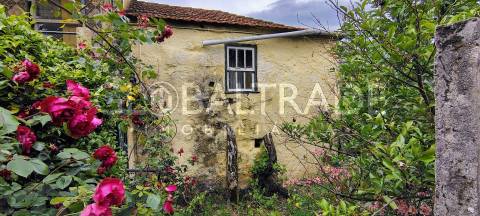 Moradia em pedra com 778 m² de terreno – Viariz