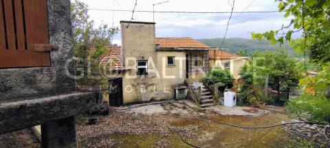 Moradia em pedra com 778 m² de terreno – Viariz