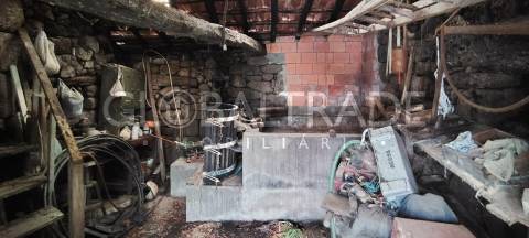 Moradia em pedra com 778 m² de terreno – Viariz