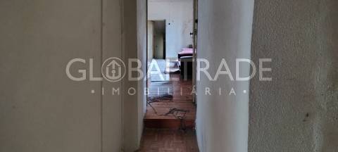 Moradia em pedra com 778 m² de terreno – Viariz
