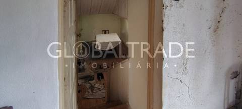 Moradia em pedra com 778 m² de terreno – Viariz