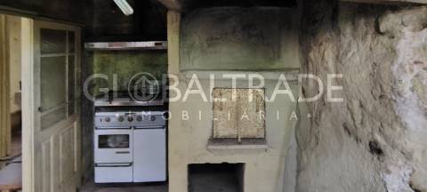 Moradia em pedra com 778 m² de terreno – Viariz