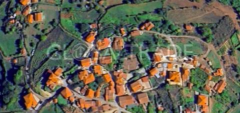 Moradia em pedra com 778 m² de terreno – Viariz