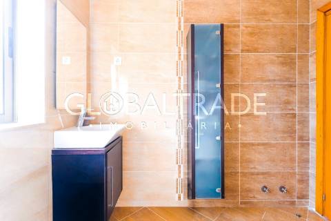 Moradia T3 com Terraço em Valbom