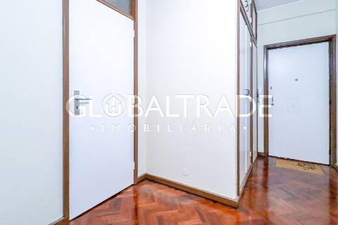 Apartamento T3+1 Renovado no Porto