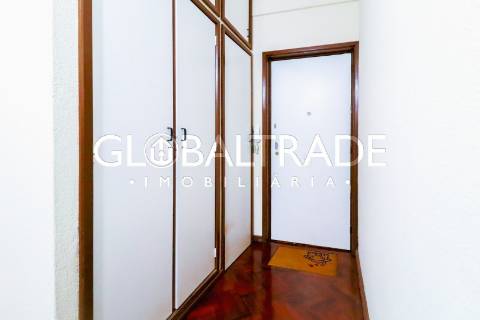 Apartamento T3+1 Renovado no Porto