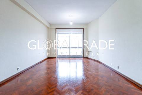 Apartamento T3+1 Renovado no Porto