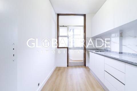 Apartamento T3+1 Renovado no Porto
