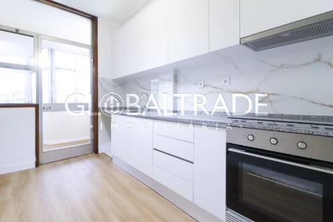 Apartamento T3+1 Renovado no Porto