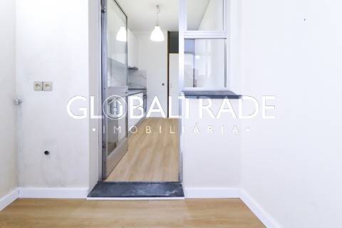 Apartamento T3+1 Renovado no Porto