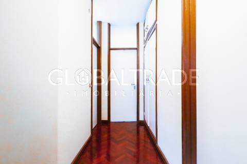 Apartamento T3+1 Renovado no Porto