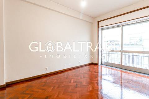 Apartamento T3+1 Renovado no Porto