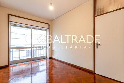 Apartamento T3+1 Renovado no Porto