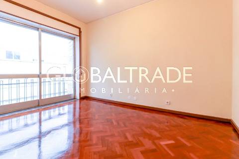 Apartamento T3+1 Renovado no Porto