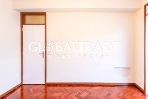 Apartamento T3+1 Renovado no Porto