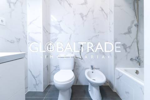 Apartamento T3+1 Renovado no Porto