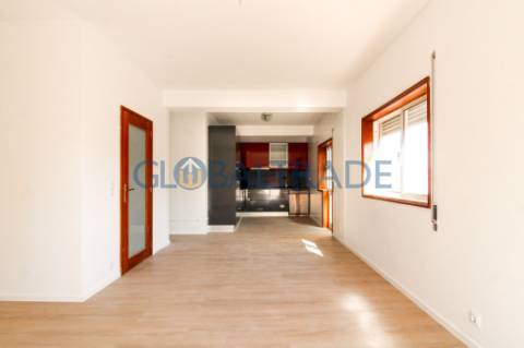 Apartamento T2 Renovado em Baguim do Monte